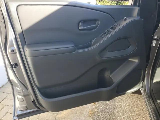 2026 Nissan Frontier Crew Cab SV 4x2