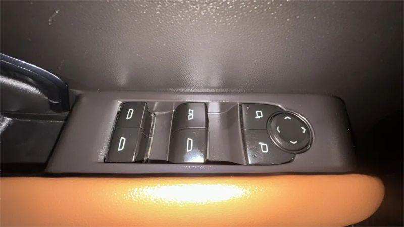 2023 GMC Canyon 4WD Crew Cab Short Box AT4