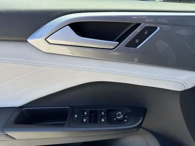 2026 Volkswagen Taos SEL