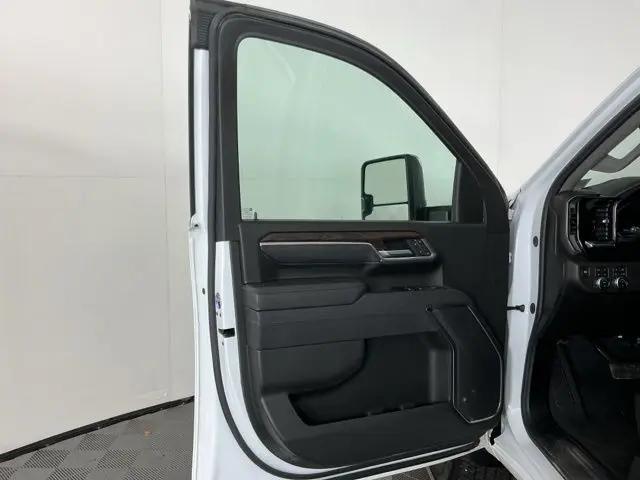2025 GMC Sierra 3500HD Crew Cab, Long Bed, SLT DRW, 4WD