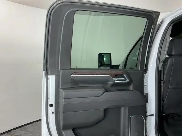 2025 GMC Sierra 3500HD Crew Cab, Long Bed, SLT DRW, 4WD
