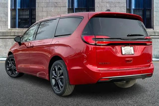 2026 Chrysler Pacifica Select AWD