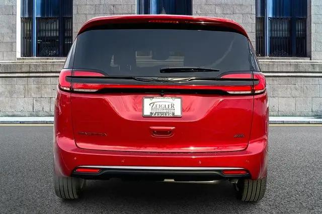 2026 Chrysler Pacifica Select AWD