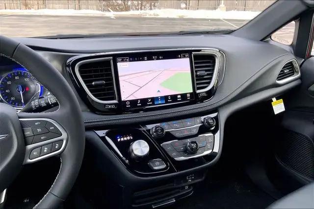 2026 Chrysler Pacifica Select AWD