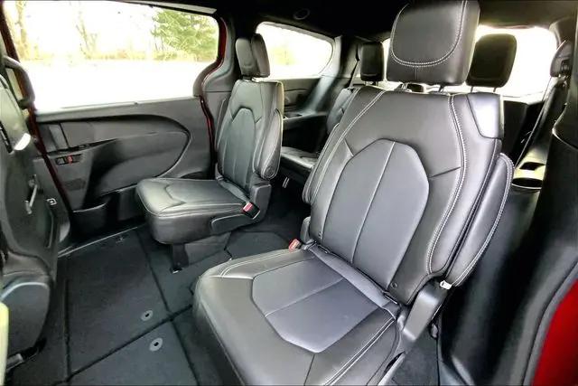 2026 Chrysler Pacifica Select AWD