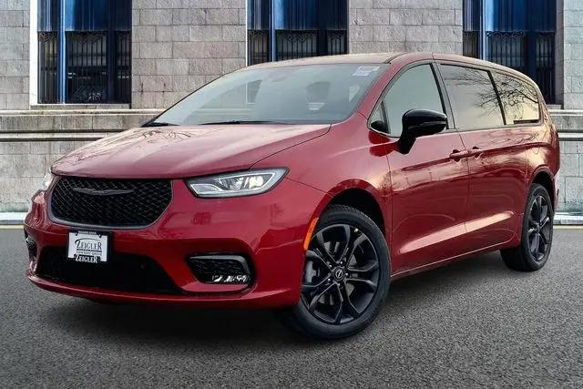 2026 Chrysler Pacifica Select AWD