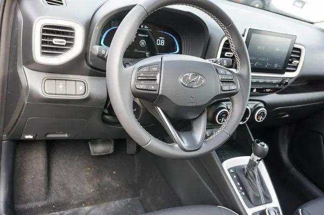 2026 Hyundai Venue SEL w/Two-Tone Roof