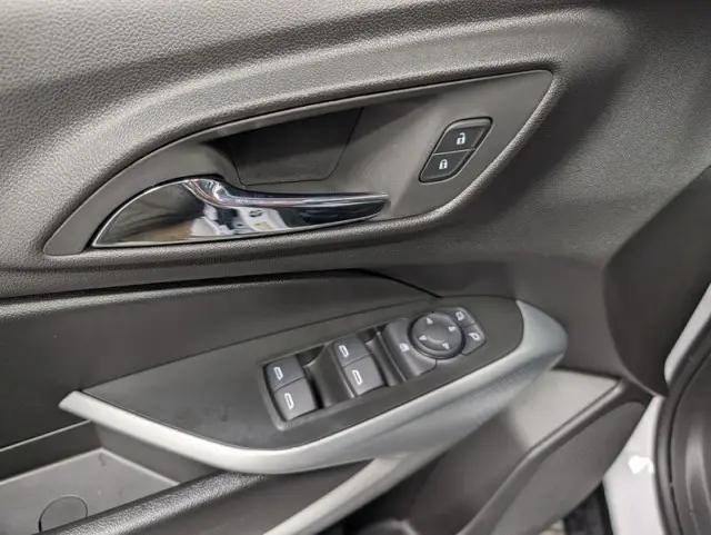 2026 Chevrolet Trax FWD LS