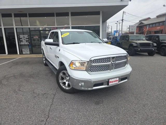 2017 RAM 1500 Laramie Crew Cab 4x4 57 Box 2017 RAM 1500 Laramie Crew Cab 4x4 57 Box