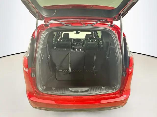 2026 Chrysler Voyager LX