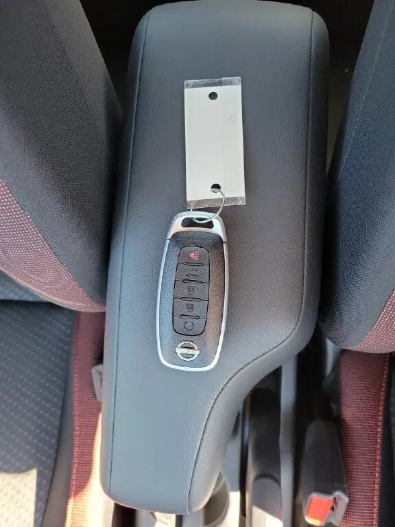 2025 Nissan Versa 1.6 SR