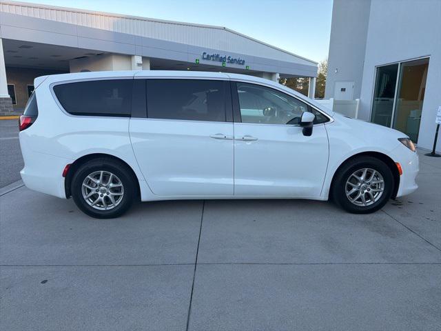 2022 Chrysler Voyager LX