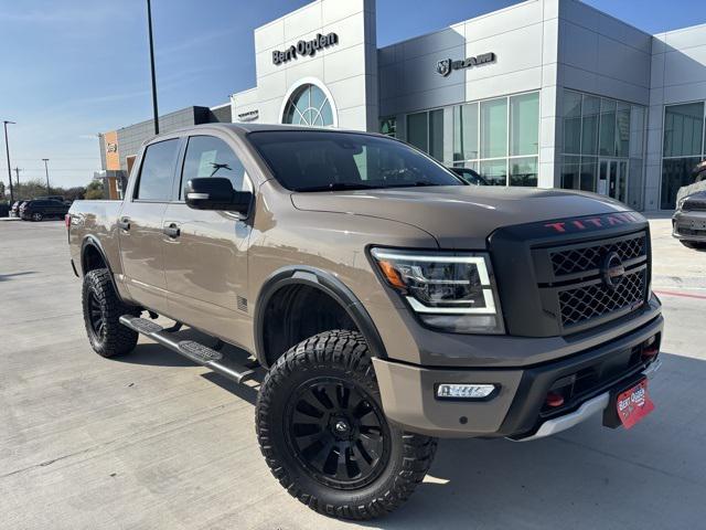 2022 Nissan TITAN Crew Cab PRO-4X 4x4
