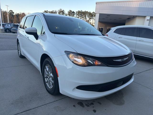 2022 Chrysler Voyager LX