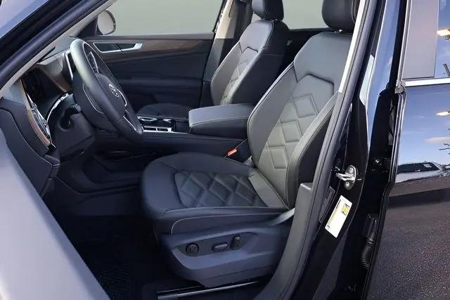 2026 Volkswagen Atlas SE with Technology
