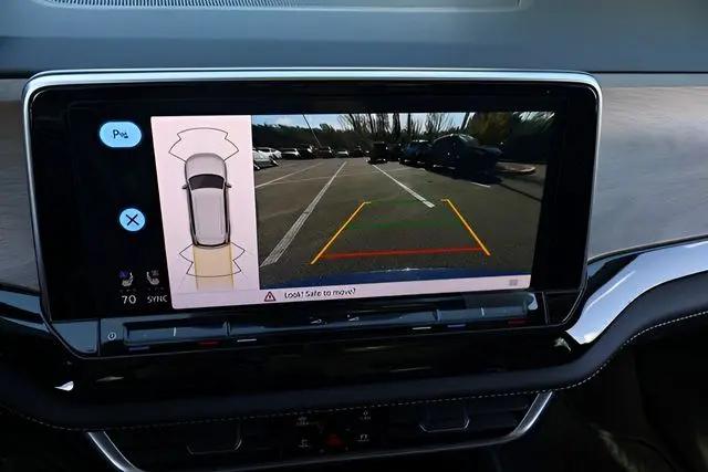 2026 Volkswagen Atlas SE with Technology