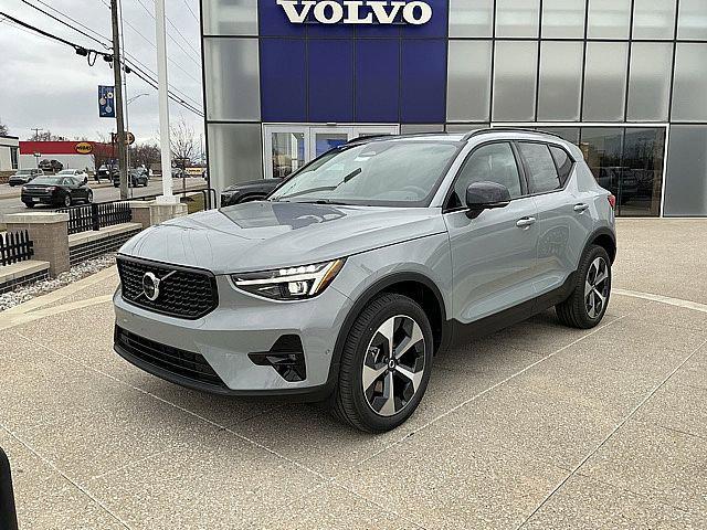 2026 Volvo XC40 Plus, B5 AWD Gas (mild hybrid), Dark