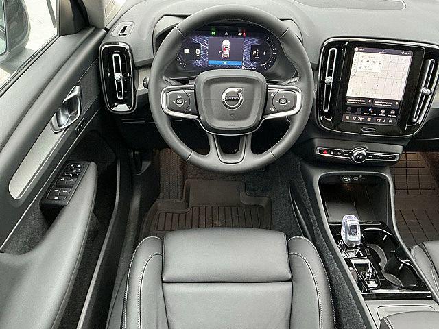 2026 Volvo XC40 Plus, B5 AWD Gas (mild hybrid), Dark