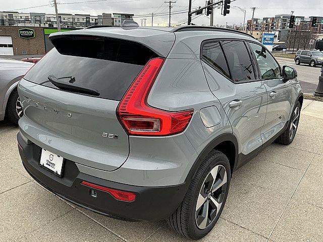 2026 Volvo XC40 Plus, B5 AWD Gas (mild hybrid), Dark