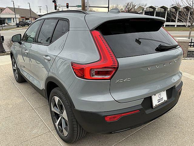 2026 Volvo XC40 Plus, B5 AWD Gas (mild hybrid), Dark
