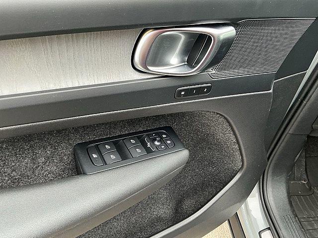 2026 Volvo XC40 Plus, B5 AWD Gas (mild hybrid), Dark