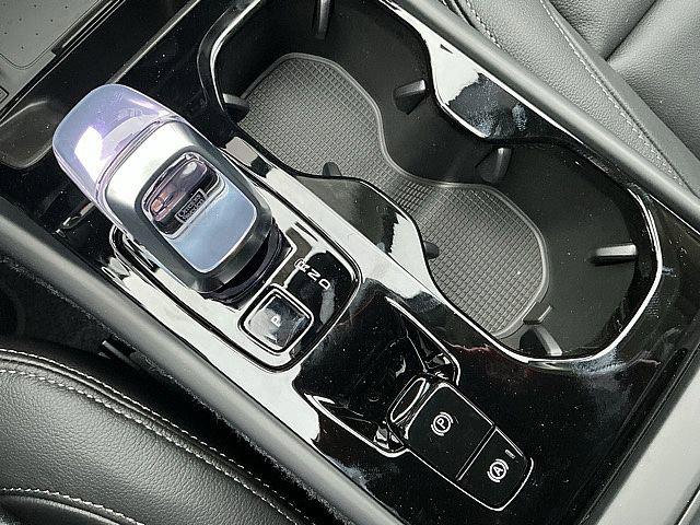 2026 Volvo XC40 Plus, B5 AWD Gas (mild hybrid), Dark