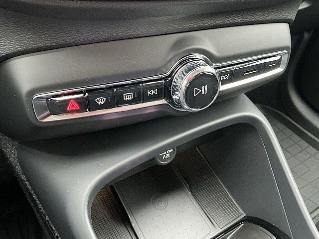 2026 Volvo XC40 Plus, B5 AWD Gas (mild hybrid), Dark
