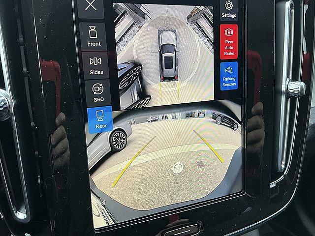 2026 Volvo XC40 Plus, B5 AWD Gas (mild hybrid), Dark