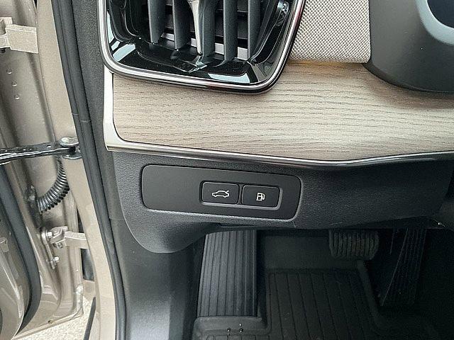 2026 Volvo XC90 Plug-In Hybrid Plus, T8 AWD, Electric/Gasoline, Bright, 7 Seats