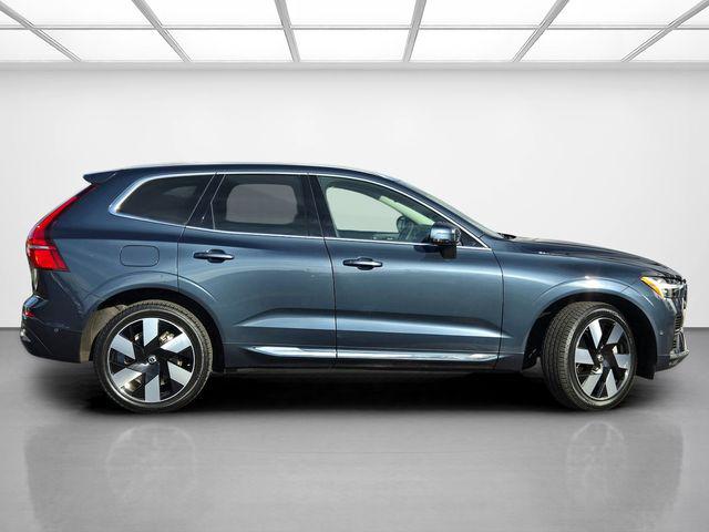 2023 Volvo XC60 Recharge T8 Ultimate Bright Theme