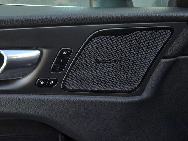2023 Volvo XC60 Recharge T8 Ultimate Bright Theme