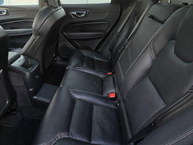 2023 Volvo XC60 Recharge T8 Ultimate Bright Theme