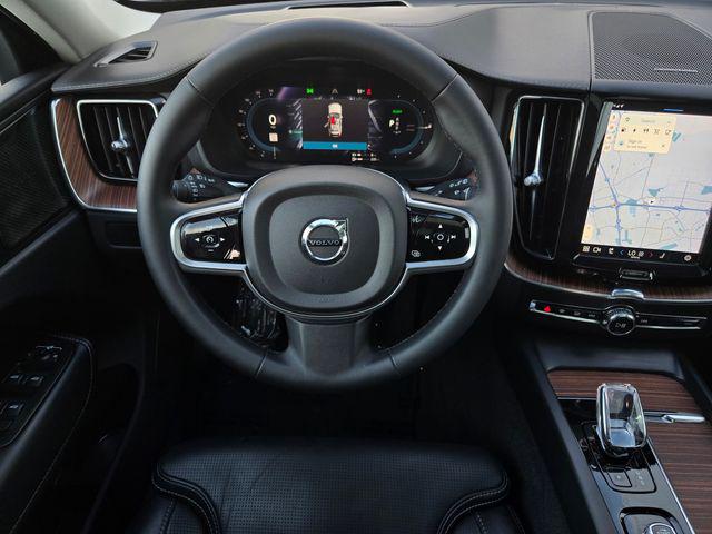 2023 Volvo XC60 Recharge T8 Ultimate Bright Theme