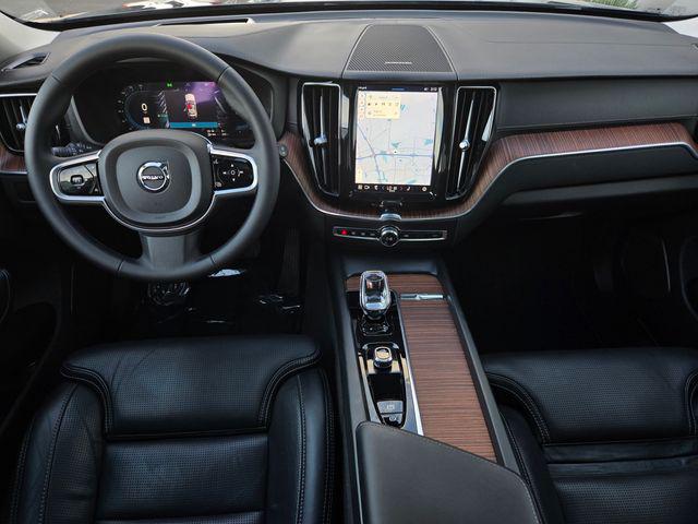 2023 Volvo XC60 Recharge T8 Ultimate Bright Theme