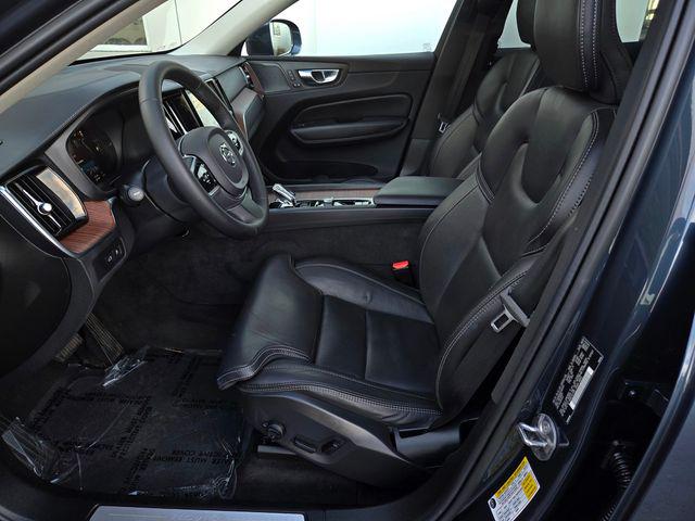 2023 Volvo XC60 Recharge T8 Ultimate Bright Theme