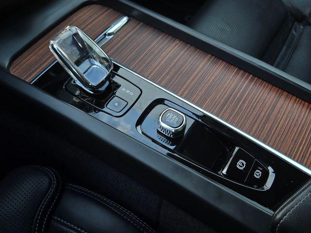 2023 Volvo XC60 Recharge T8 Ultimate Bright Theme