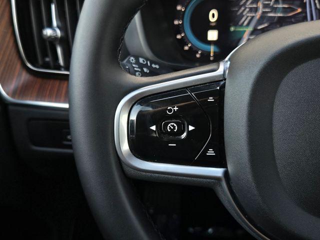 2023 Volvo XC60 Recharge T8 Ultimate Bright Theme