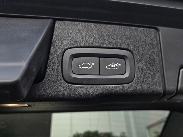 2023 Volvo XC60 Recharge T8 Ultimate Bright Theme