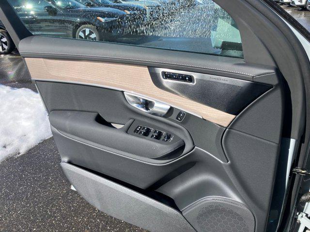 2026 Volvo XC90 Plug-In Hybrid Plus, T8 AWD, Electric/Gasoline, Bright, 7 Seats