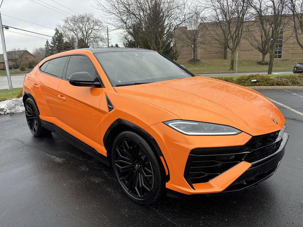 /2025 Lamborghini Urus