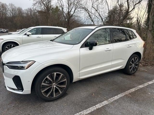 2023 Volvo XC60 B5 Plus Dark Theme