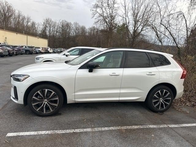 2023 Volvo XC60 B5 Plus Dark Theme