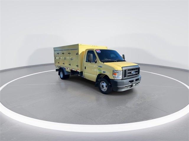2022 Ford E-450 Cutaway Base