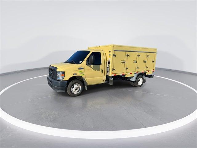2022 Ford E-450 Cutaway Base
