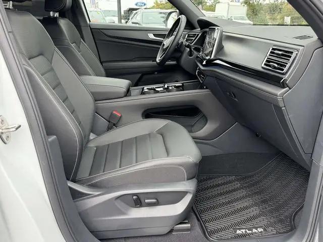 2025 Volkswagen Atlas Cross Sport 2.0T SEL