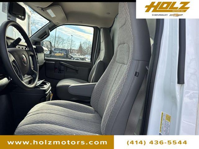 2025 GMC Savana Cutaway Work Van