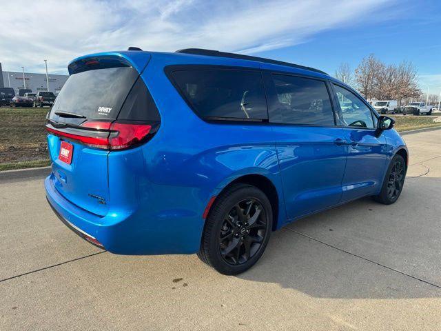2026 Chrysler Pacifica Limited AWD