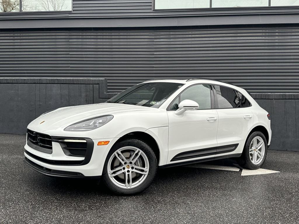 /2025 Porsche Macan