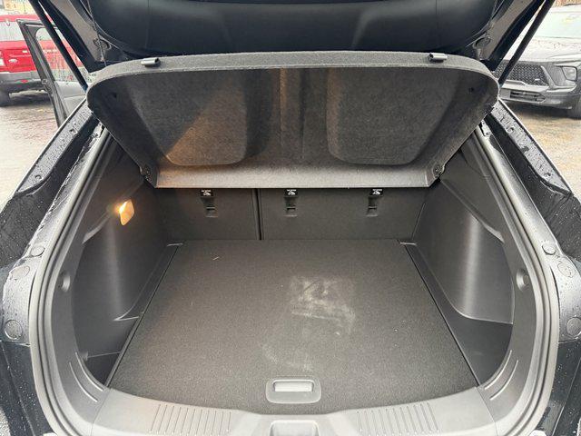 2025 Buick NV Preferred FWD