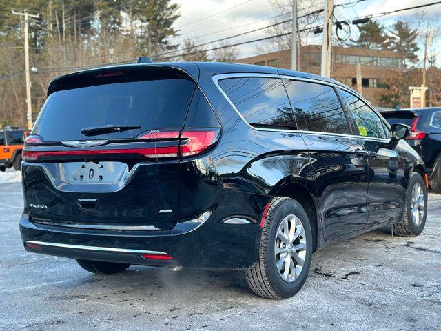 2026 Chrysler Pacifica Select AWD